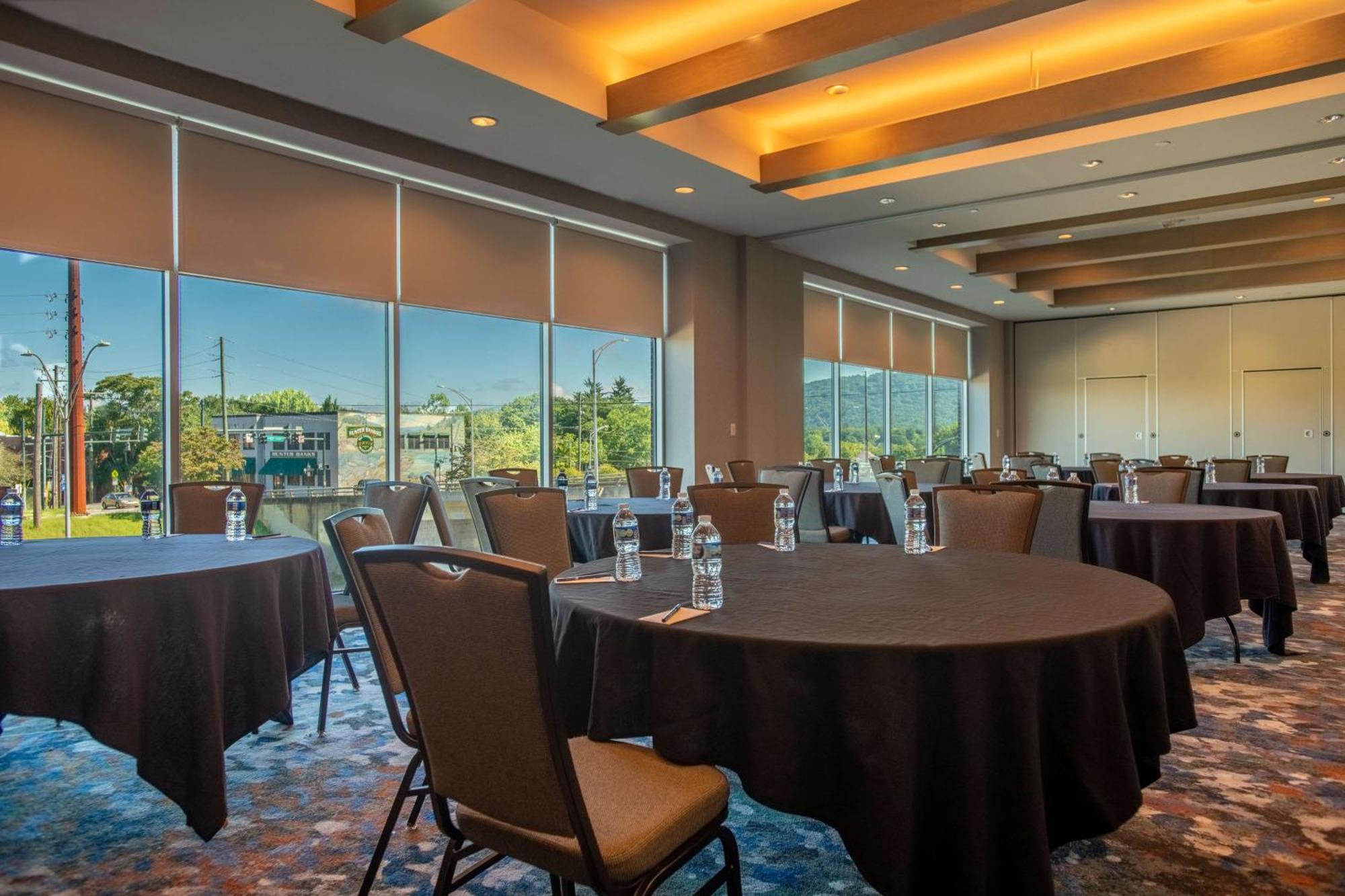 Doubletree By Hilton Asheville Downtown Extérieur photo