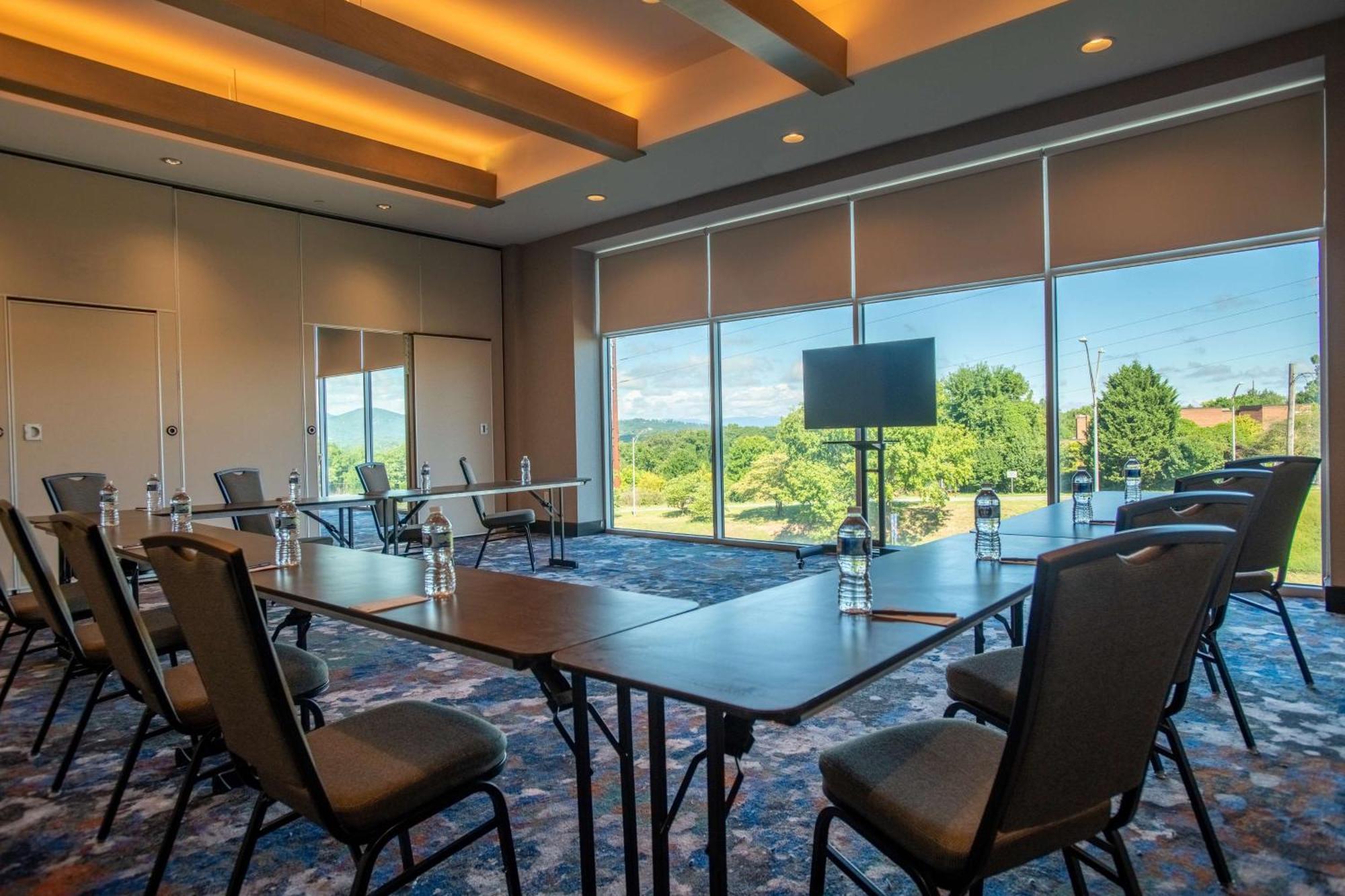 Doubletree By Hilton Asheville Downtown Extérieur photo